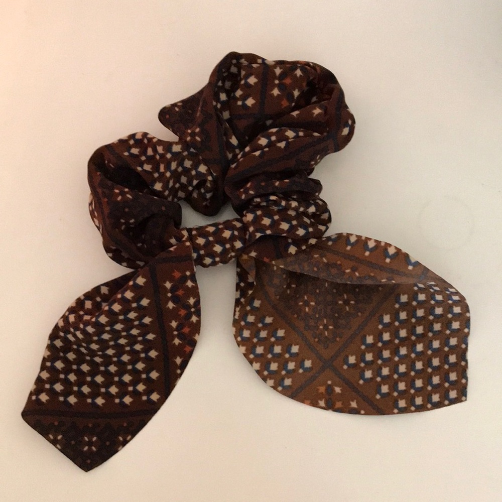 Scrunchie FREE with purchase. Just let me know you want it!